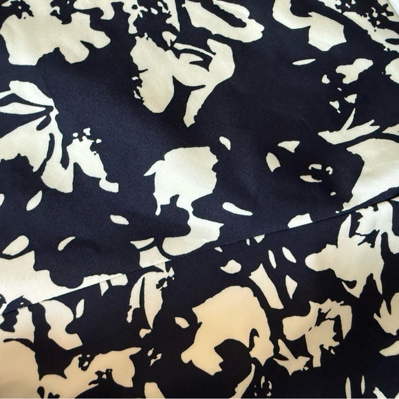 Alexis Floral Navy and White Women's Shorts - Picture 6 of 9